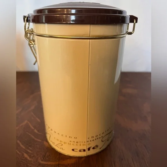 Limited Edition Tim Hortons Collector tin. #005 - Picture 2 of 7